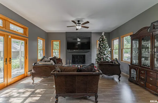 $339,000 | 18 Willow Lane, Lincoln, IL 62656