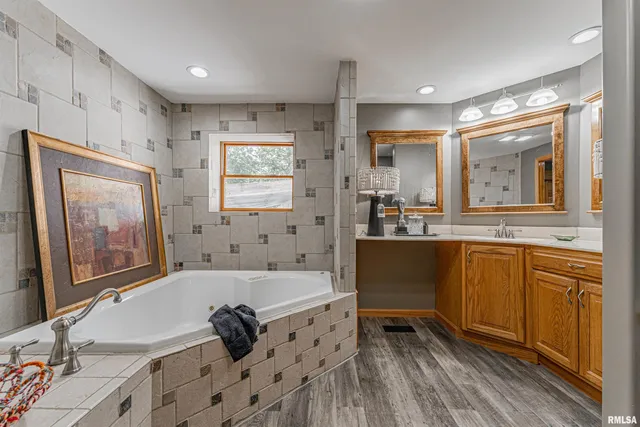 $339,000 | 18 Willow Lane, Lincoln, IL 62656