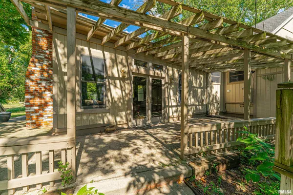 $329,000 | 18 Willow Lane, Lincoln, IL 62656