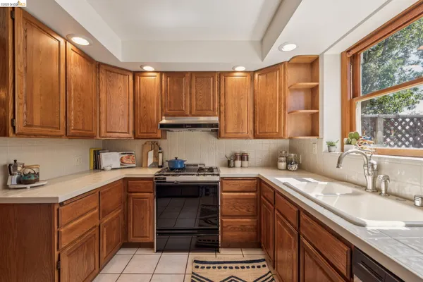 $848,000 | 19 Veteran Way, Oakland, CA 94602