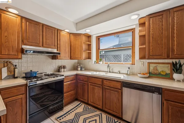 $848,000 | 19 Veteran Way, Oakland, CA 94602
