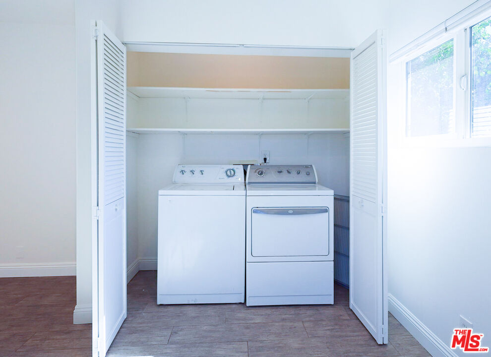 262 MacDonald Street Pasadena, CA 91103 - Photo 18 of 22 a utility room with dryer and washer