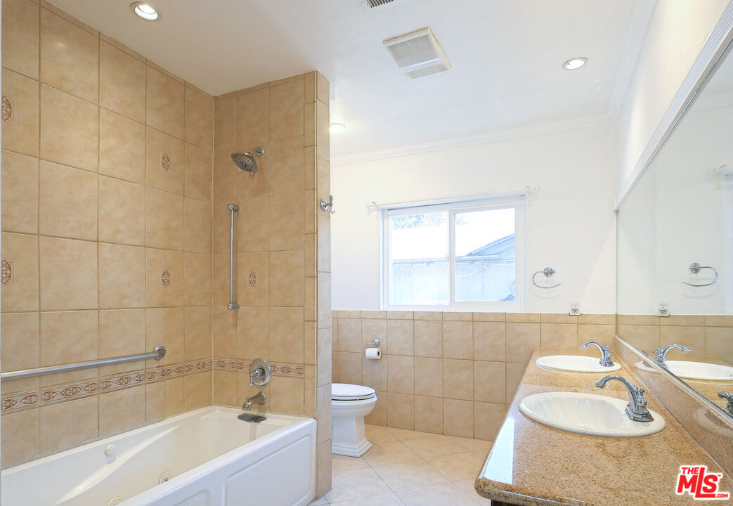 262 MacDonald Street Pasadena, CA 91103 - Photo 19 of 22 a bathroom with a tub sink and mirror