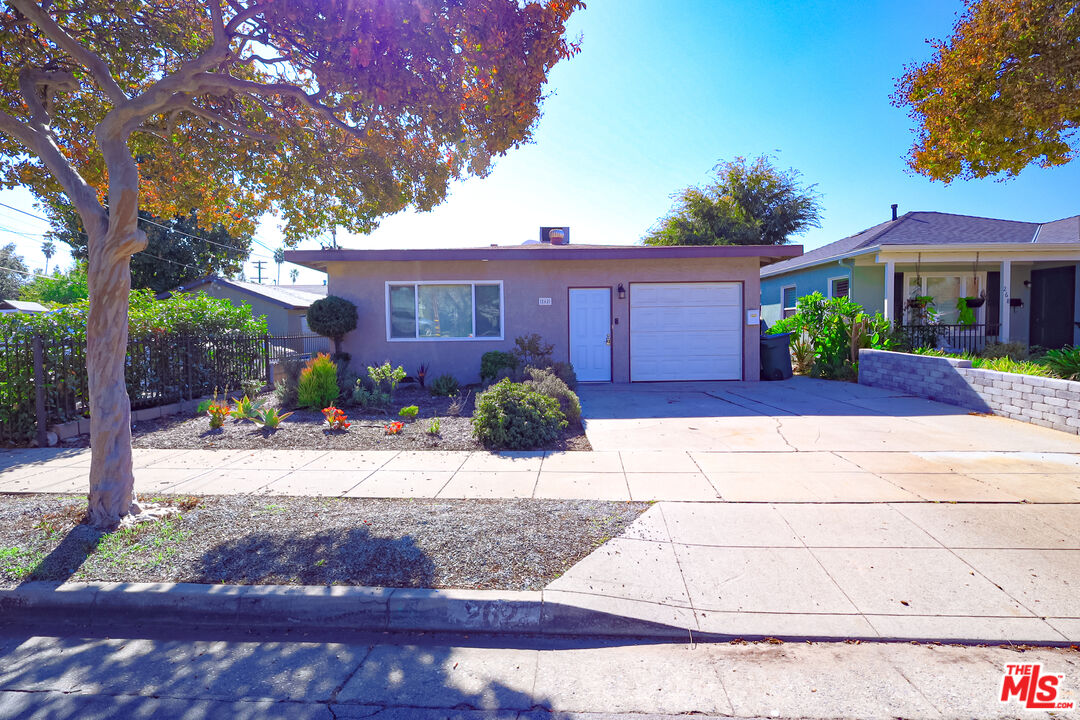 262 MacDonald Street Pasadena, CA 91103 - Photo 2 of 22 a front view of a house with garden