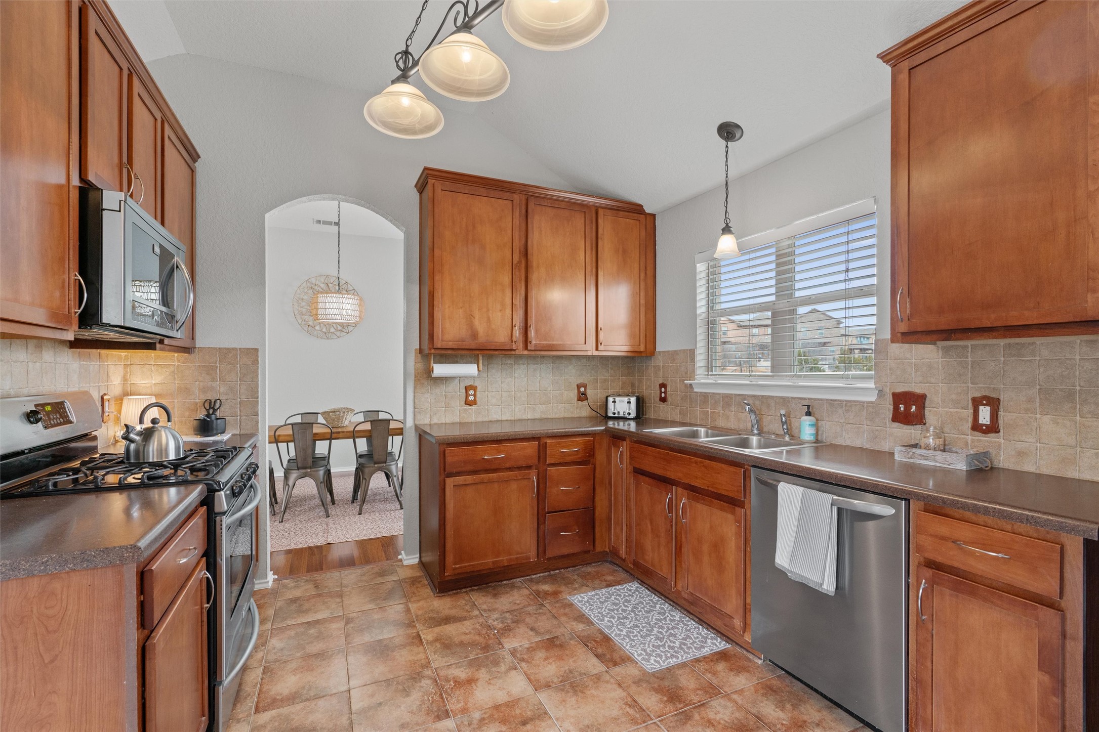 1587 Haynie Bend Round Rock, TX 78665 - Photo 9 of 25 a kitchen with lots of counter top space