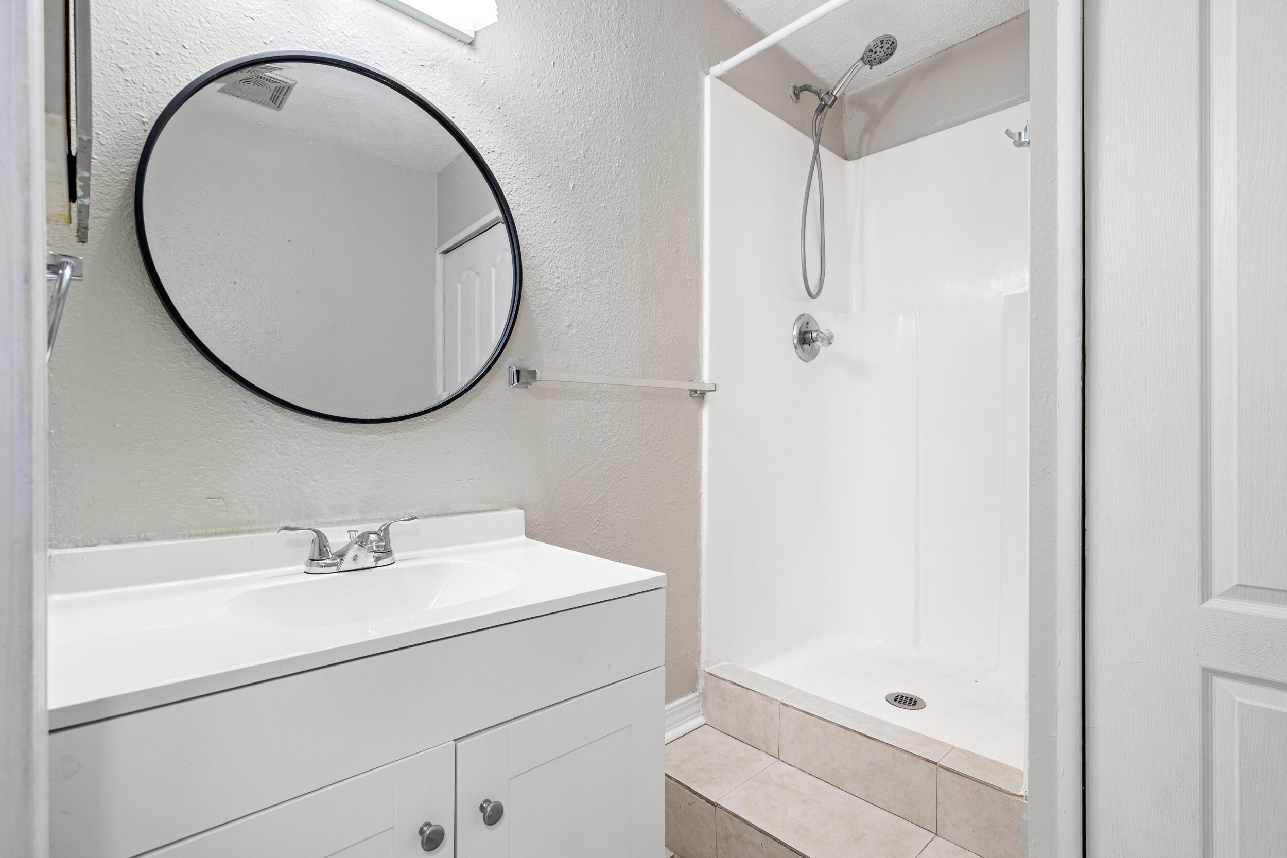 145 4th Avenue, Unit C2 Shalimar, FL 32579 - Photo 15 of 32 Bathroom 1