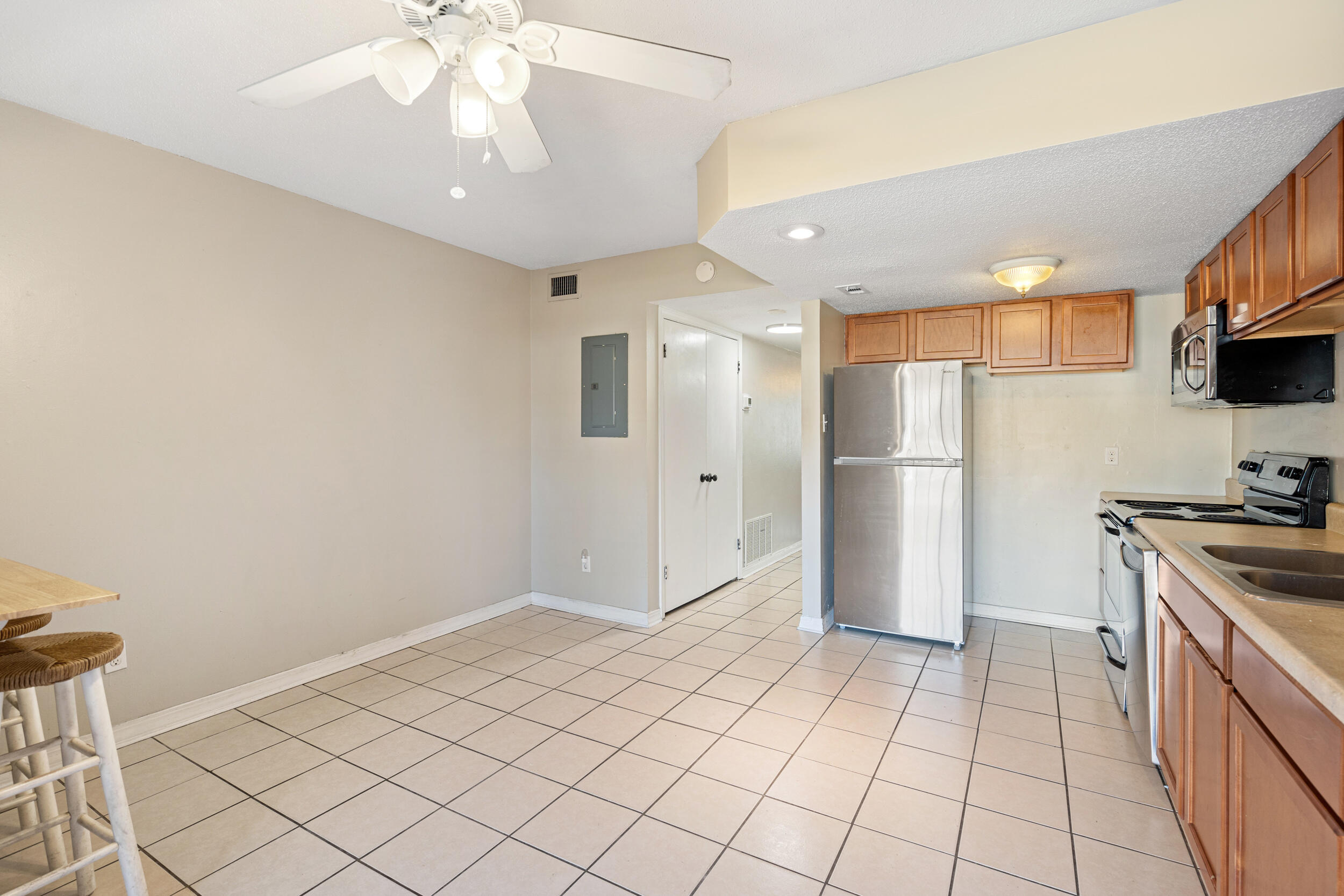 145 4th Avenue, Unit C2 Shalimar, FL 32579 - Photo 5 of 32 Kitchen
