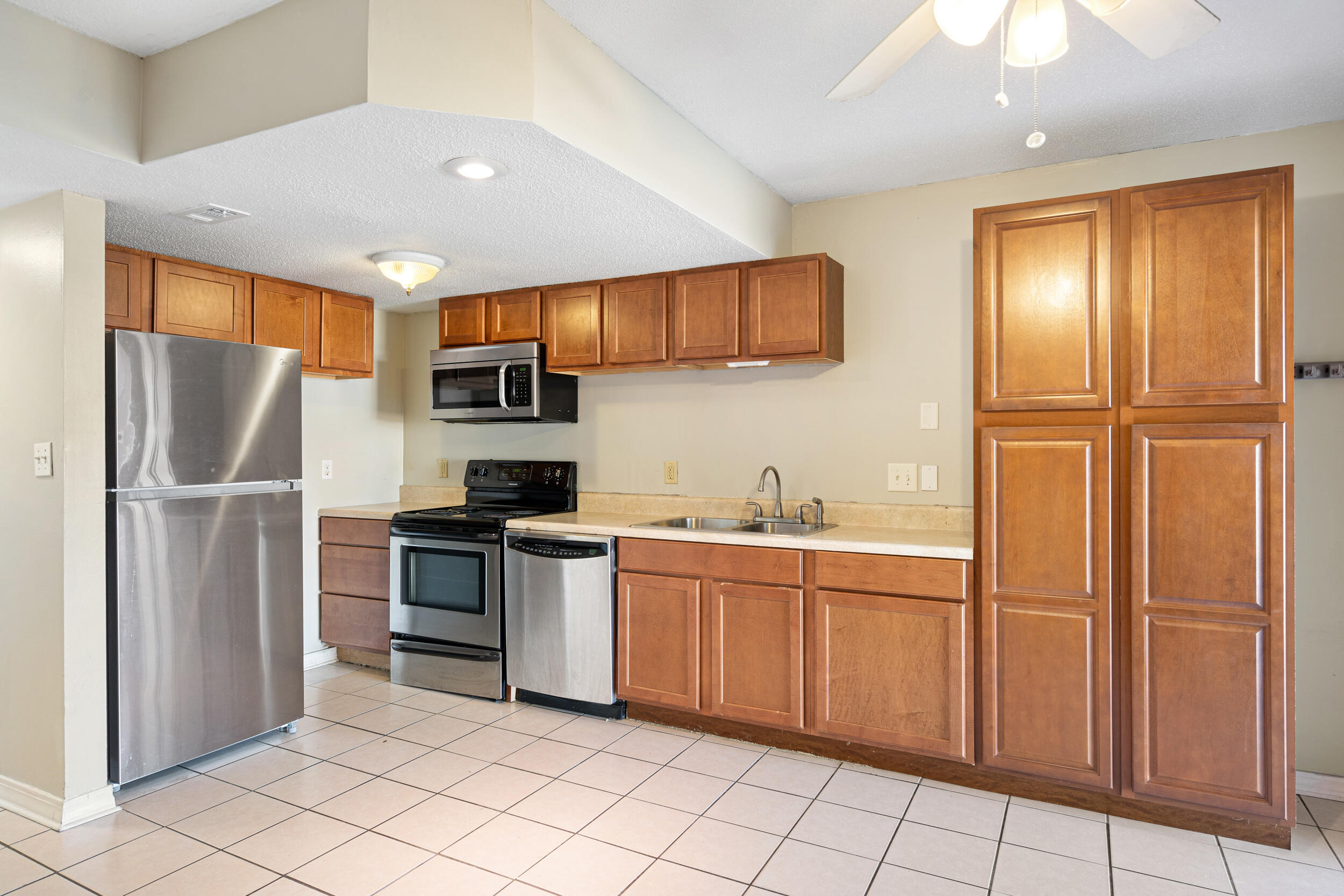 145 4th Avenue, Unit C2 Shalimar, FL 32579 - Photo 8 of 32 Kitchen