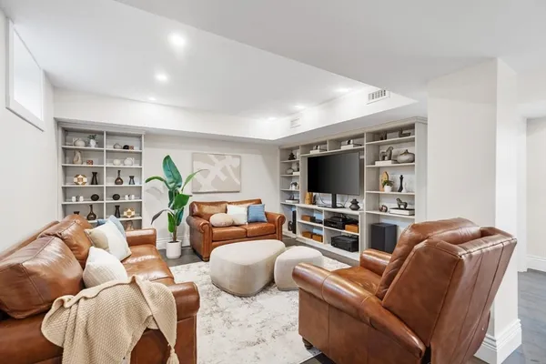 $2,895,000 | 160 Norfolk Street, Unit 1, Cambridge, MA 02139