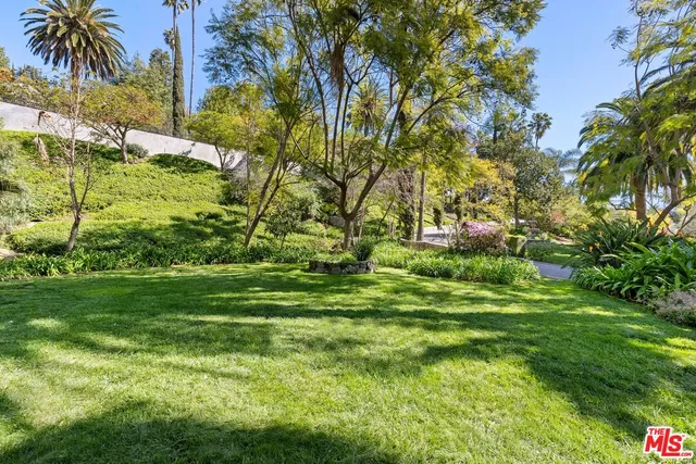 a view of outdoor space