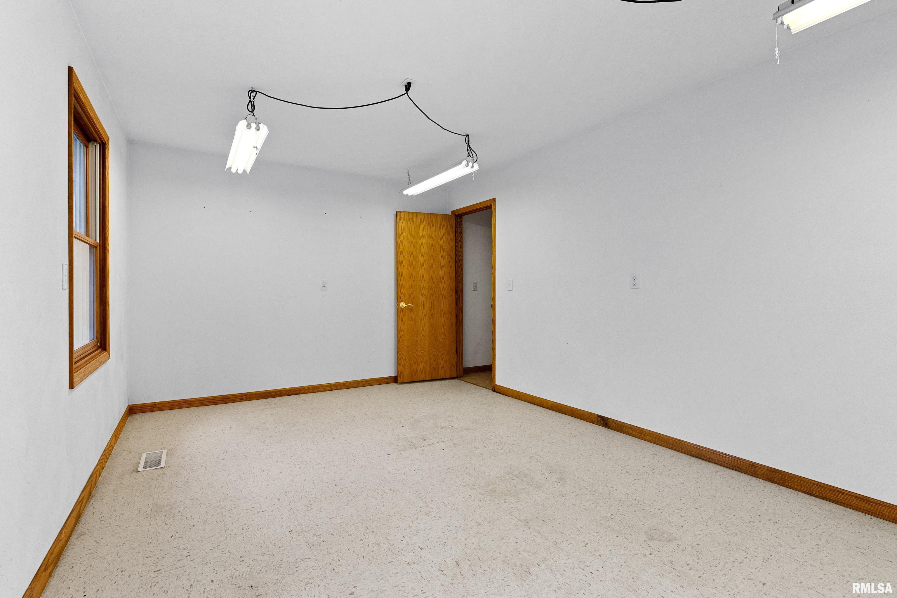 32300 American Legion Road Mackinaw, IL 61755 - Photo 33 of 36 Gallery Image 33