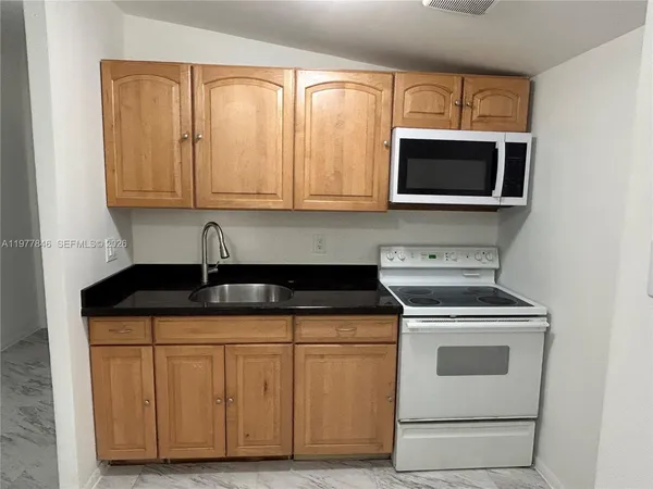 $2,400 | 10467 South 228th Lane, Unit A, Boca Raton, FL 33428