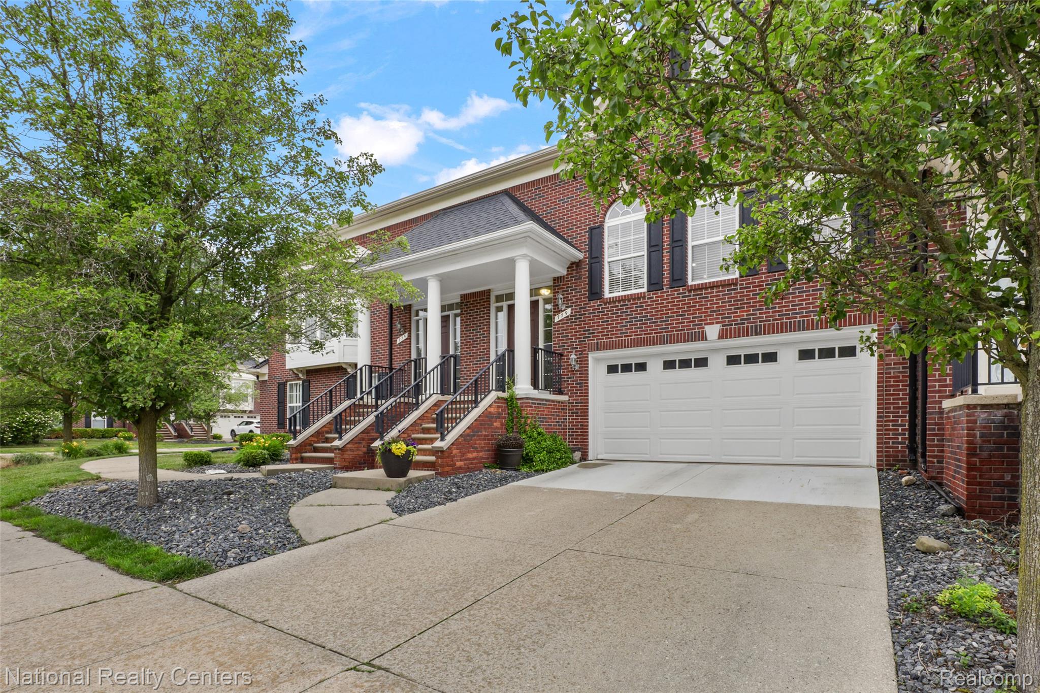 779 Red Run Drive Troy, MI 48085 - Photo 2 of 32 Attached garage and driveway parking