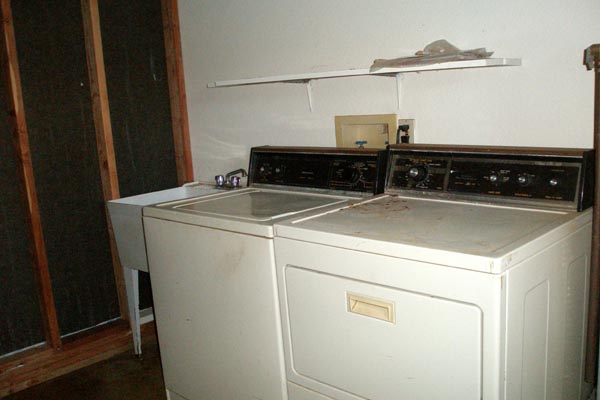 1291 Puuopae Road Kapaa, HI 96746 - Photo 25 of 25 a utility room with dryer and washer