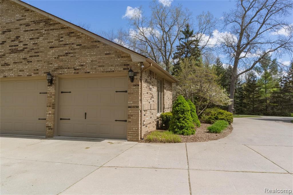 1651 Washington Road Rochester Hills, MI 48306 - Photo 4 of 60