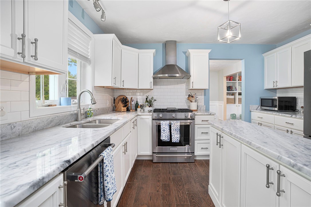 23 Clinton Avenue Scituate, RI 02831 - Photo 20 of 37