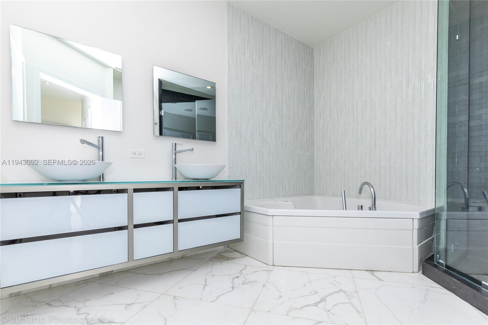 901 Brickell Key Boulevard, Unit 3407 Miami, FL 33131 - Photo 12 of 40