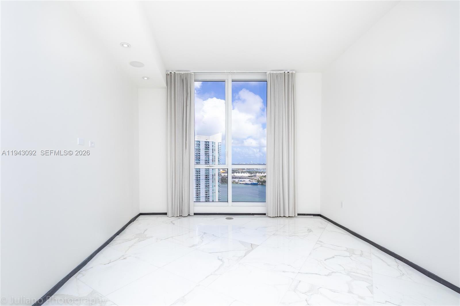 901 Brickell Key Boulevard, Unit 3407 Miami, FL 33131 - Photo 15 of 40
