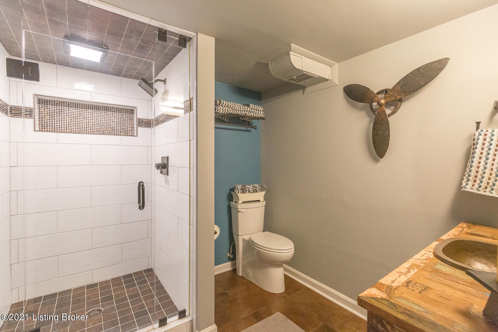 4614 Beaver Road Louisville, KY 40207 - Photo 42 of 64 Full Bathroom #2 - Basement