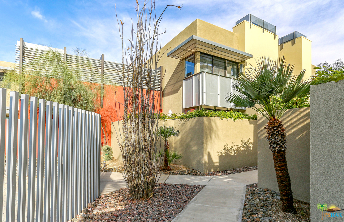 657 East Arenas Road Palm Springs, CA 92262 - Photo 2 of 28 Gallery Image 2