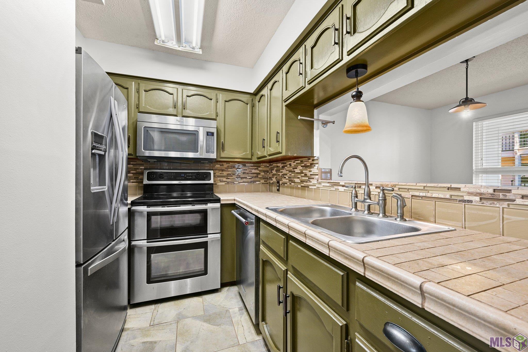 3330 Willard Street, Unit 705 Baton Rouge, LA 70802 - Photo 6 of 15 Kitchen