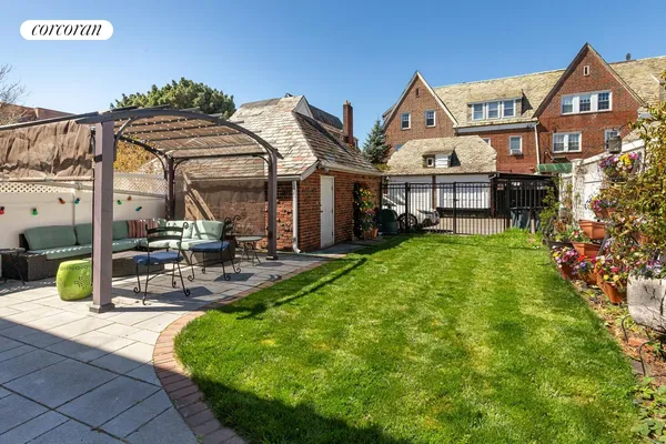 $1,600,000 | 35-32 88th Street | Jackson Heights