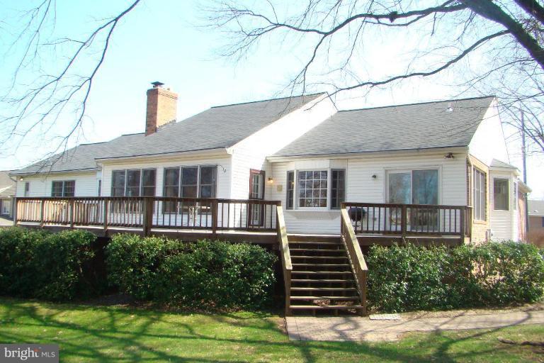9104 Stonewall Road Manassas, VA 20110 - Photo 24 of 30 Deck