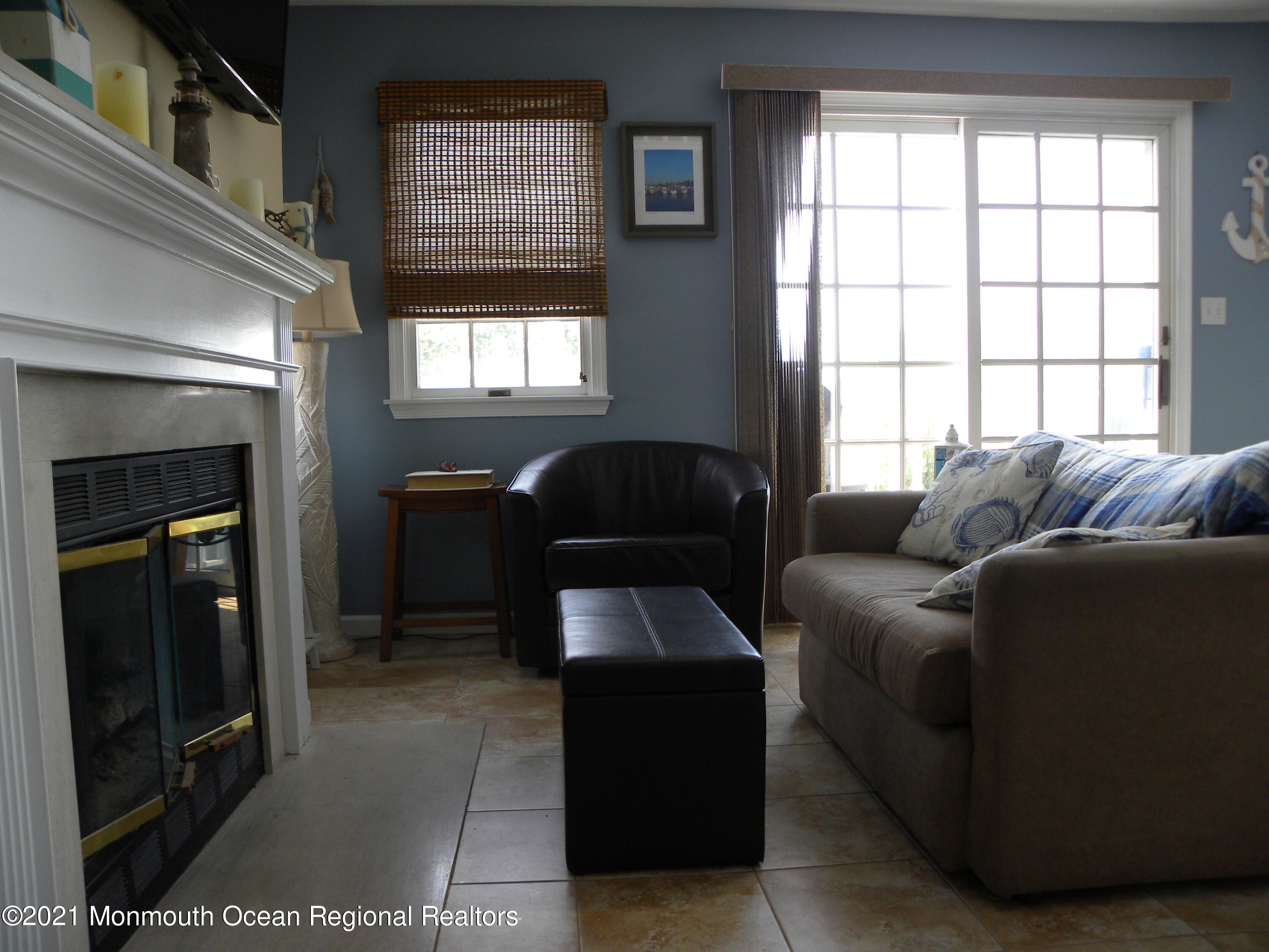 337 Lacey Road, Unit 37 Forked River, NJ 08731 - Photo 3 of 34 a living room with furniture and a window
