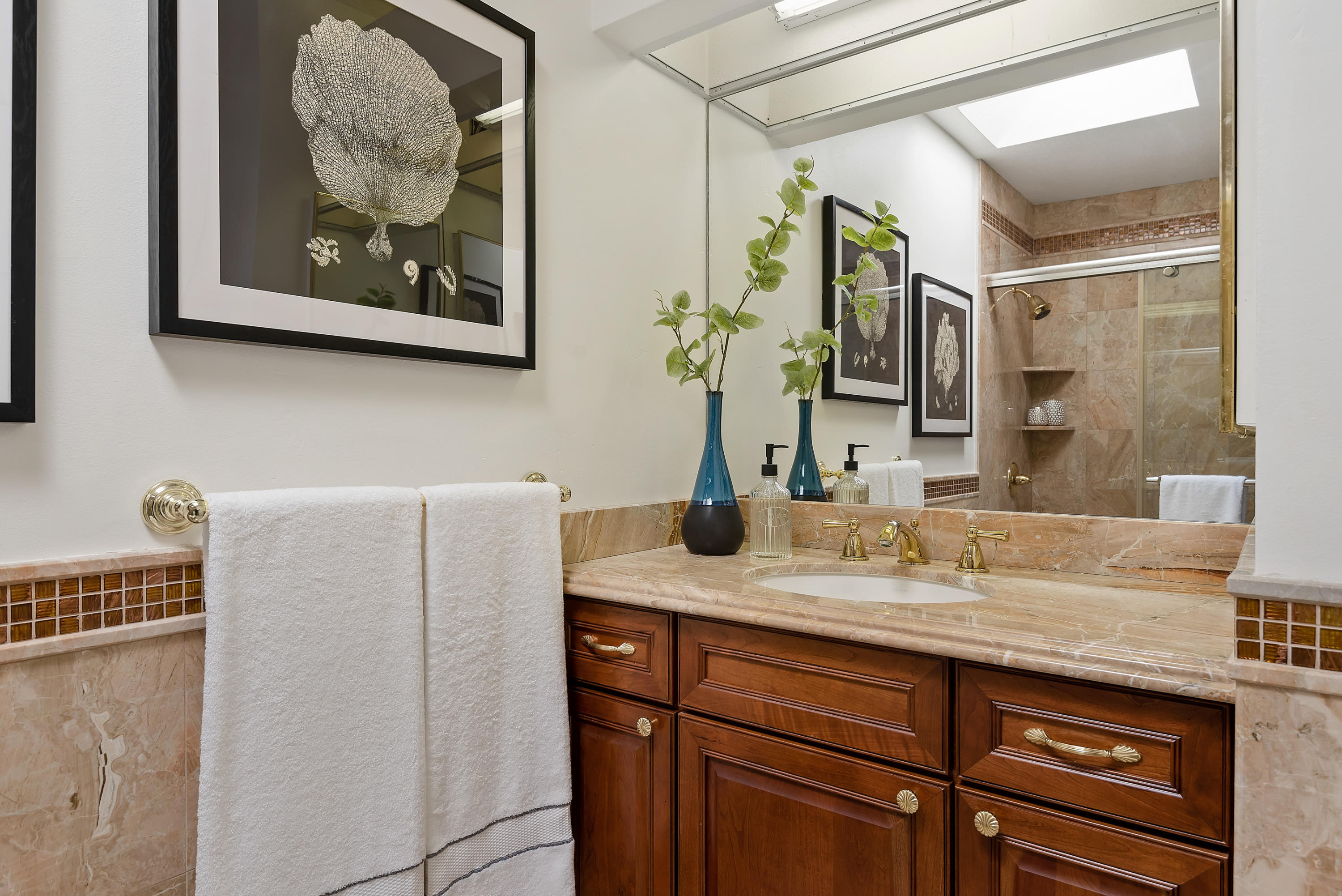 310 La Salle Road Goleta, CA 93117 - Photo 12 of 17 Guest Bath