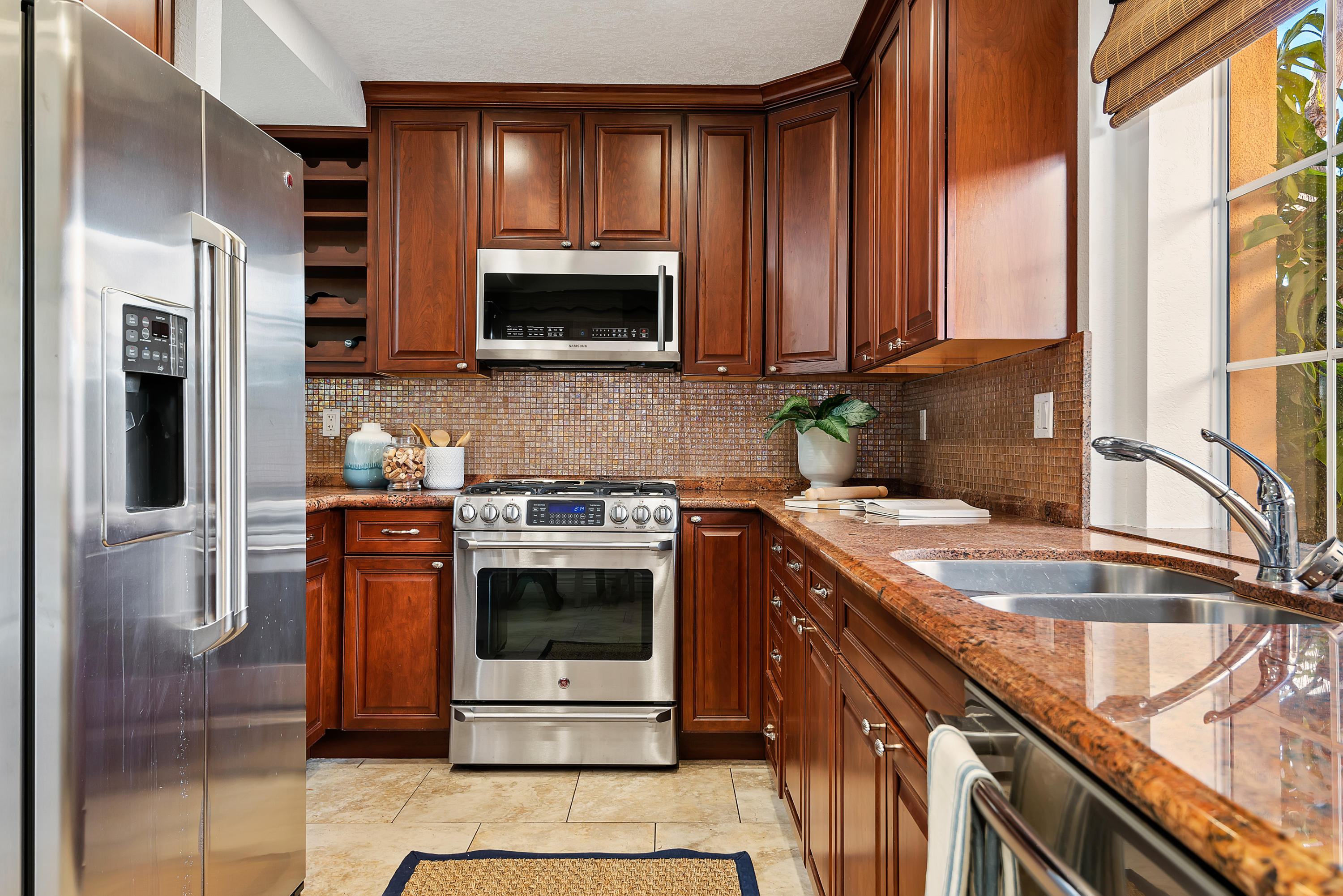 310 La Salle Road Goleta, CA 93117 - Photo 2 of 17 Cheery Kitchen