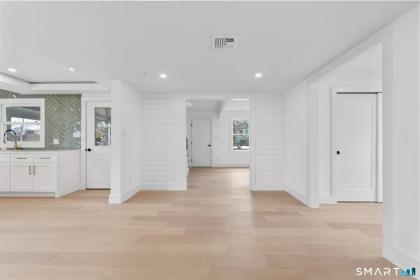 $999,999 | 294 Thimble Island Road, Branford, CT 06405