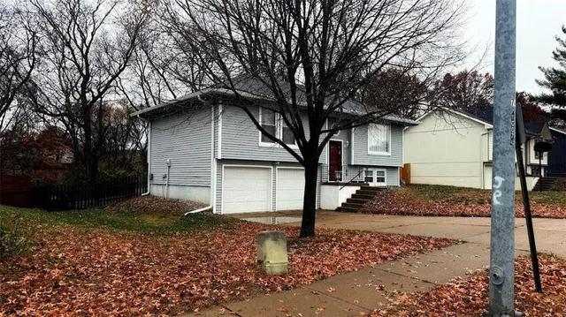 $273,000 | 7104 Michael Lane, Pleasant Valley, MO 64068