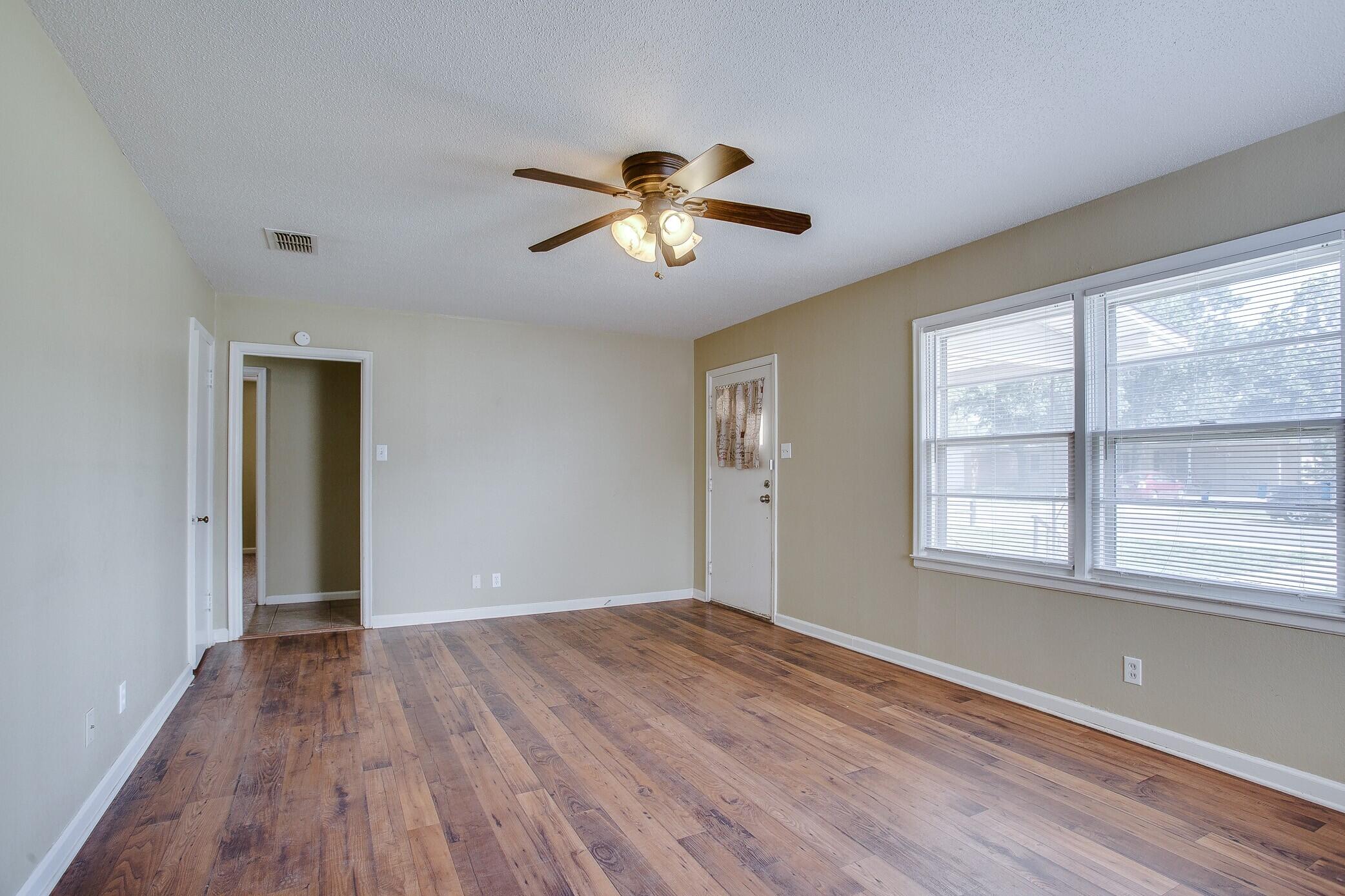 3518 38th Street Lubbock, TX 79413 - Photo 3 of 12 l-3