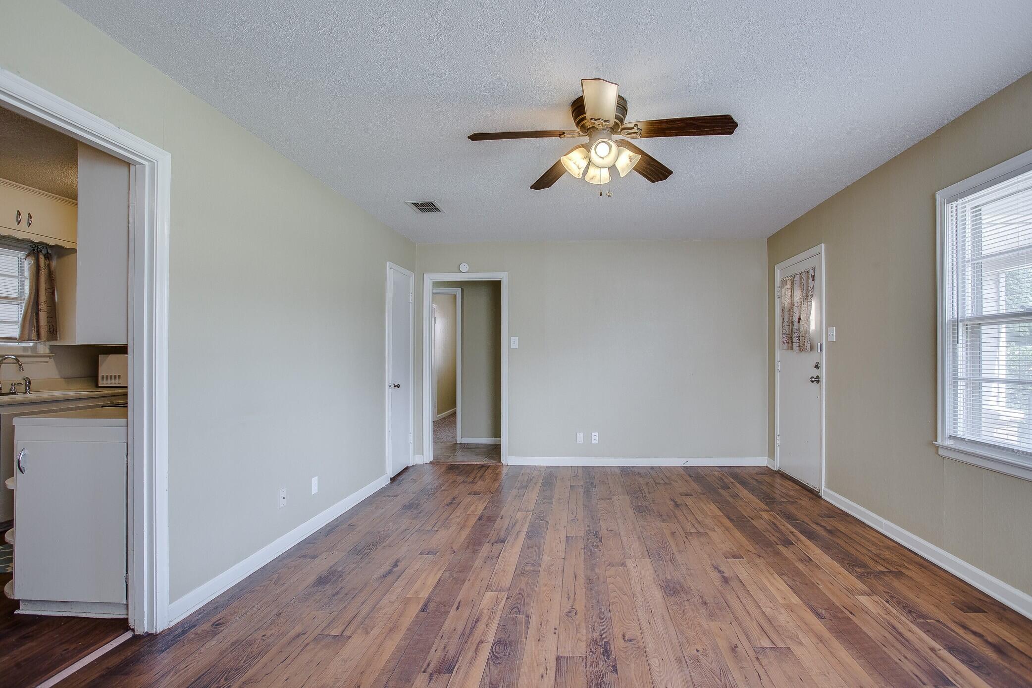 3518 38th Street Lubbock, TX 79413 - Photo 4 of 12 l-4