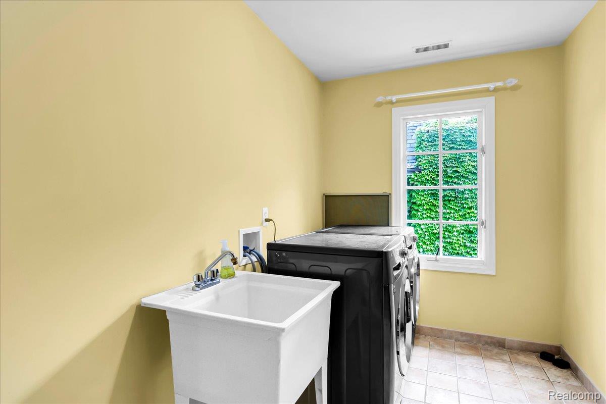 455 Linden Road Birmingham, MI 48009 - Photo 37 of 60 39-455 Linden Rd_38.jpg