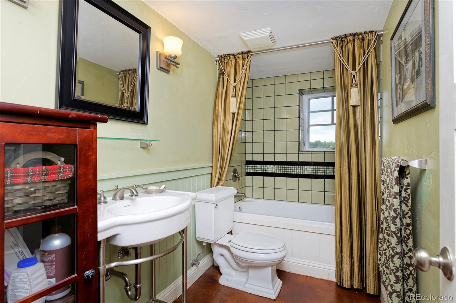 5875 Monarch Road Longmont, CO 80503 - Photo 27 of 38 a bathroom with a sink toilet and shower
