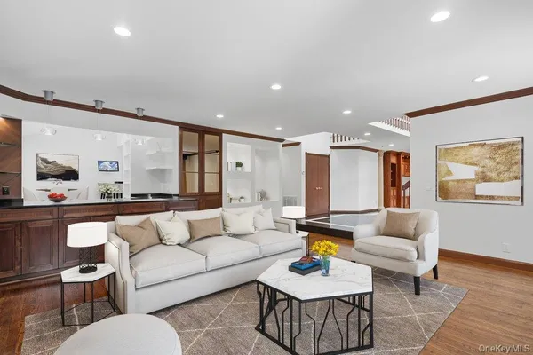 $1,399,000 | 43 Hunt Drive, Jericho, NY 11753