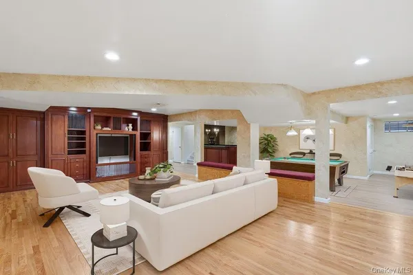 $1,375,000 | 43 Hunt Drive, Jericho, NY 11753