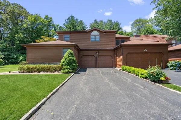 $1,375,000 | 43 Hunt Drive, Jericho, NY 11753