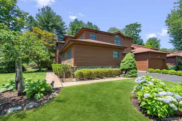 $1,399,000 | 43 Hunt Drive, Jericho, NY 11753