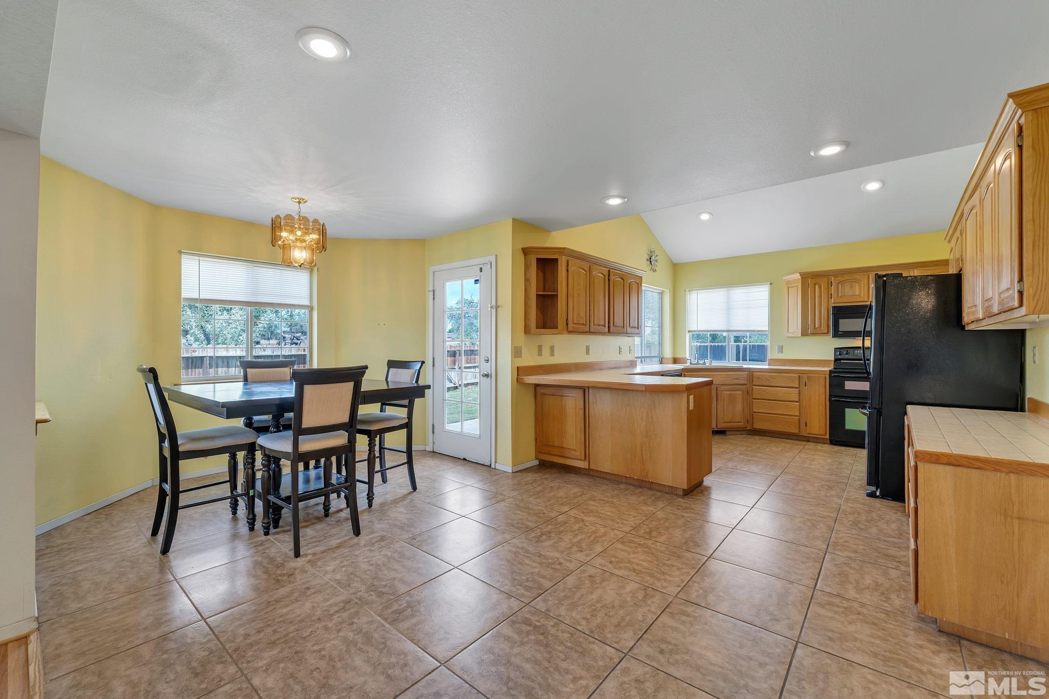 610 Sunset Drive Fallon, NV 89406 - Photo 11 of 36 a large kitchen with a table and chairs
