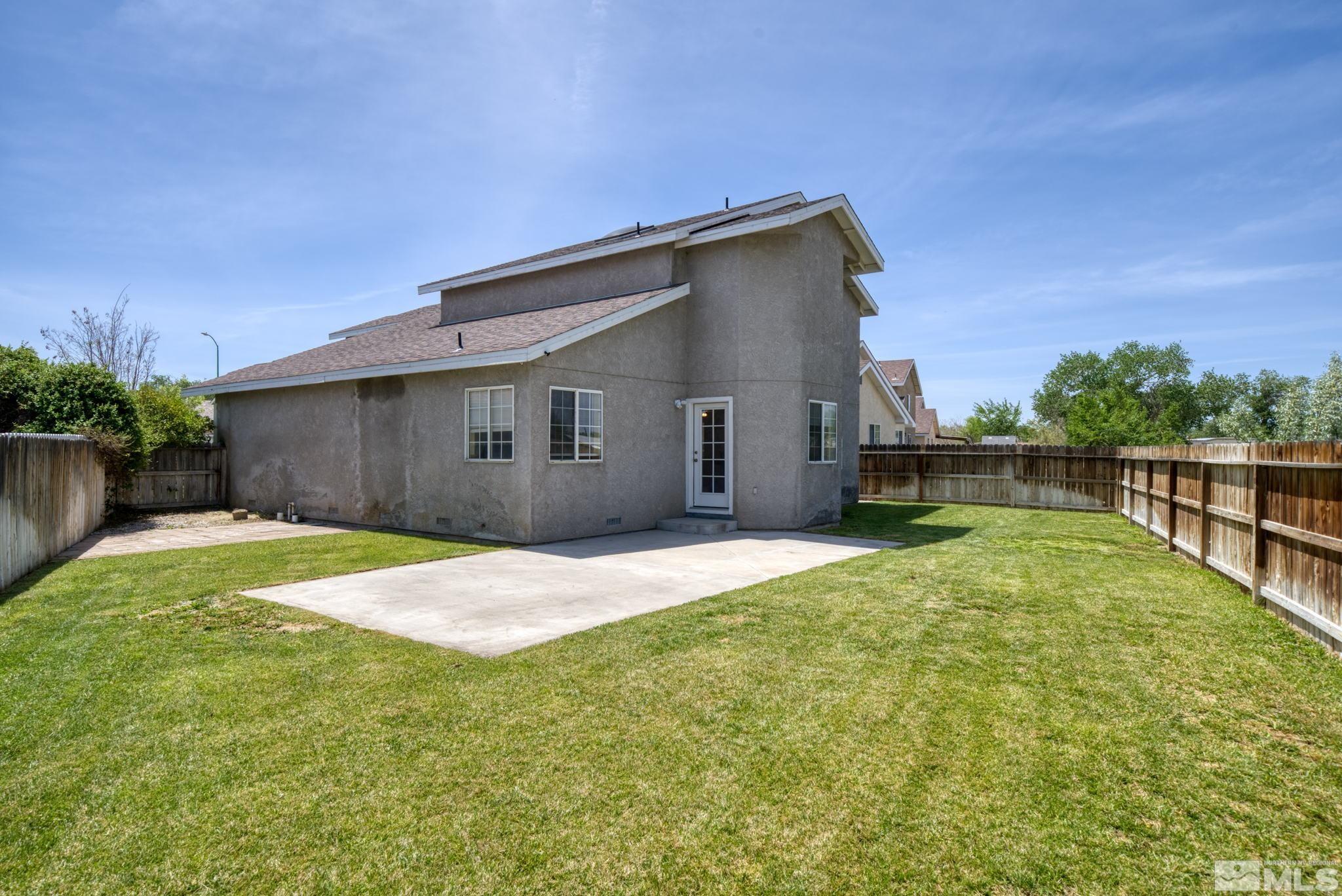 610 Sunset Drive Fallon, NV 89406 - Photo 36 of 36 a house with swimming pool in front of it