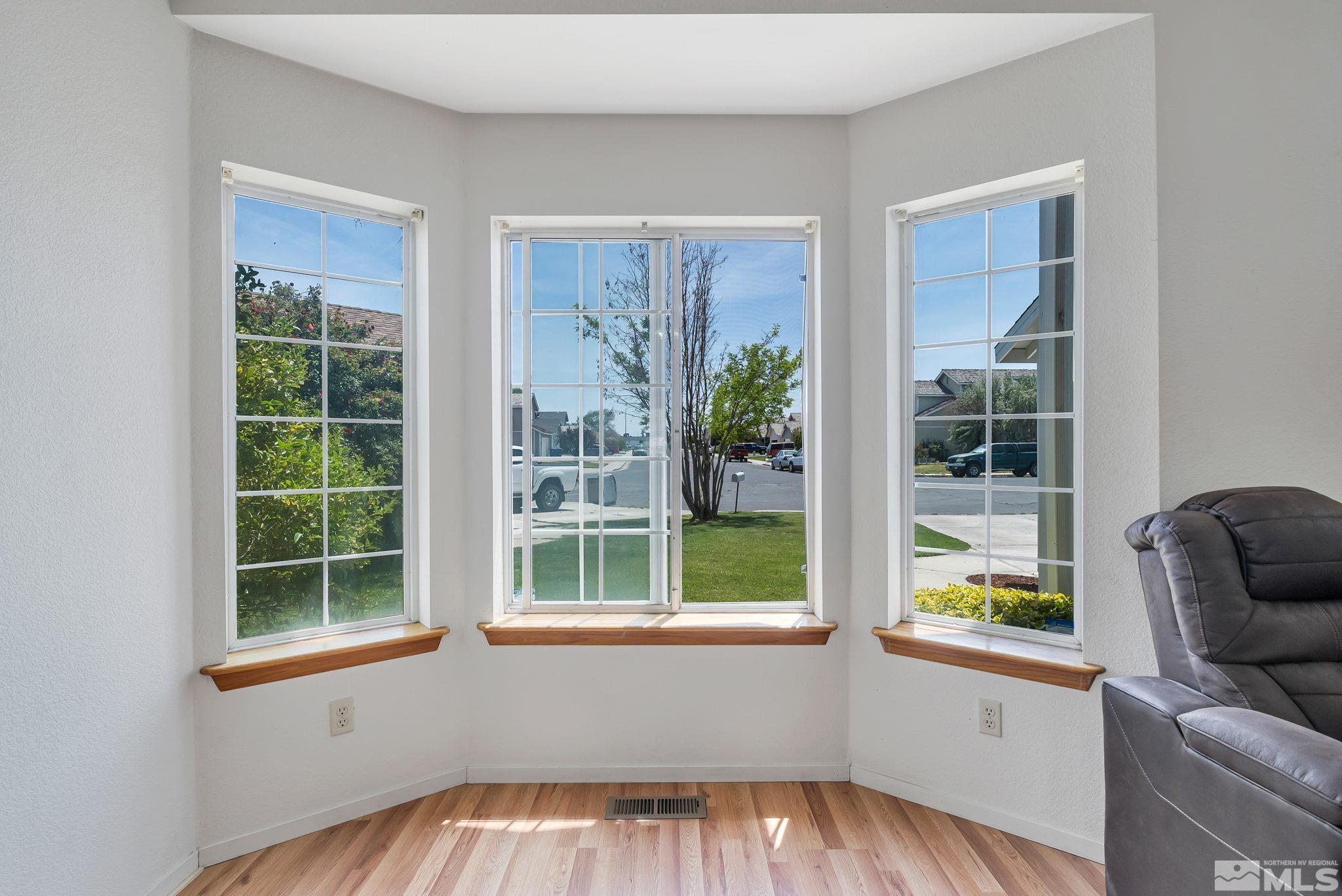 610 Sunset Drive Fallon, NV 89406 - Photo 8 of 36 a view of a living room and windows