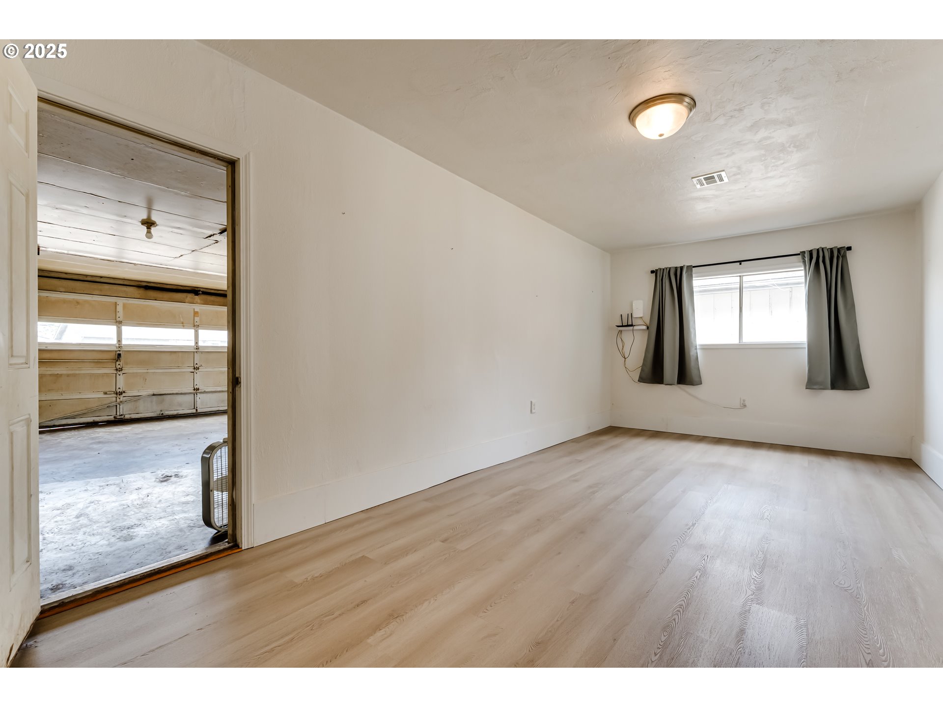 1753 10th Street Springfield, OR 97477 - Photo 31 of 35 a view of an empty room and window