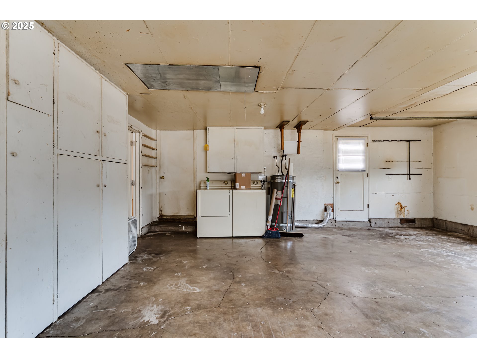 1753 10th Street Springfield, OR 97477 - Photo 33 of 35 a view of a storage & utility room