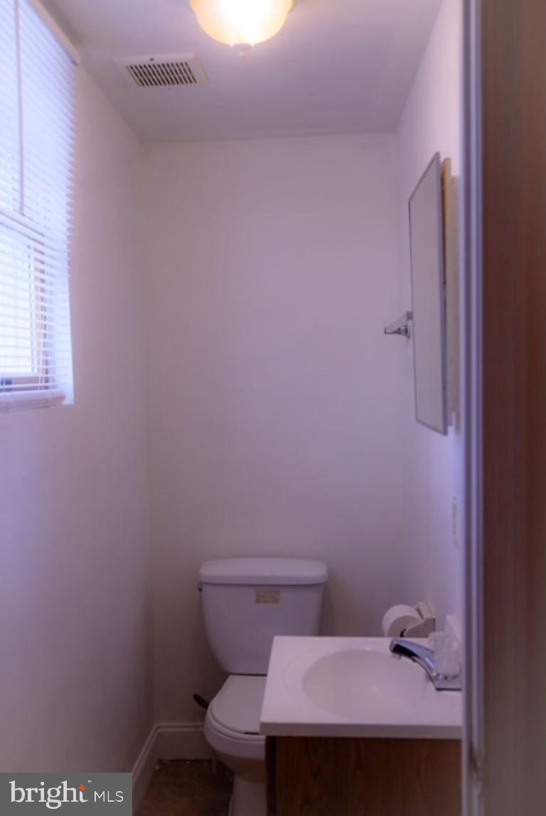 5233 Cuthbert Avenue Baltimore, MD 21215 - Photo 5 of 9