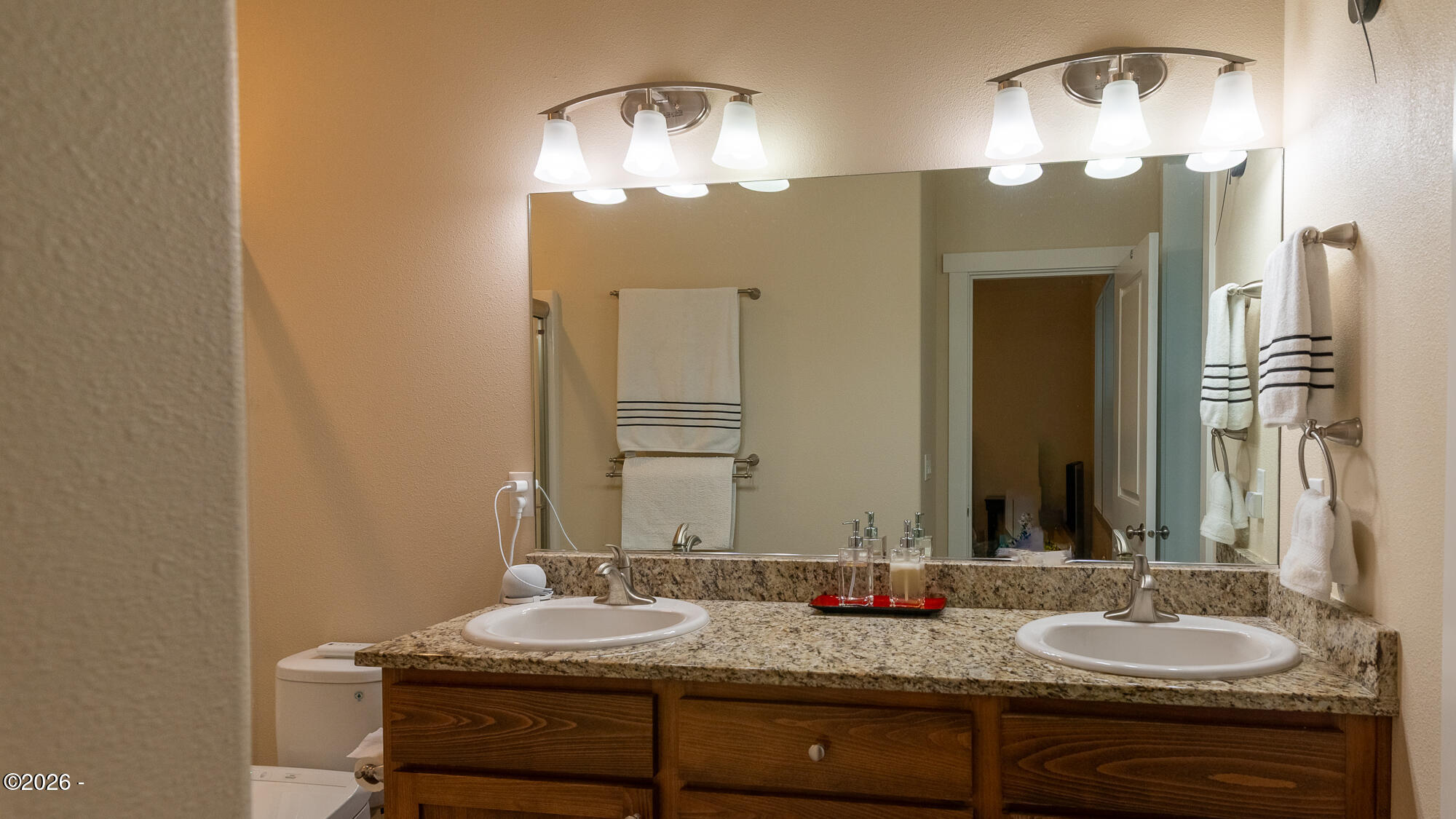 4161 Southeast Inlet Avenue Lincoln City, OR 97367 - Photo 15 of 38 Master Bathroom