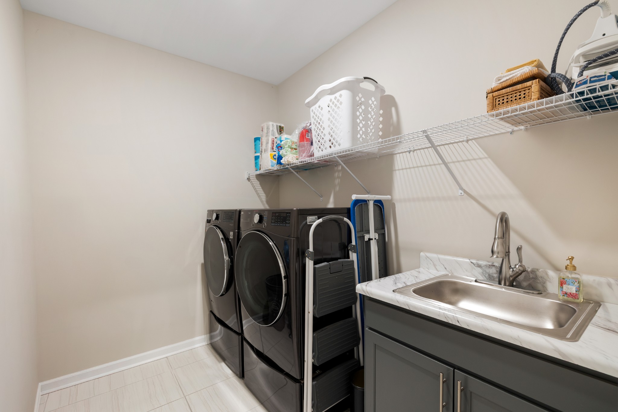 633 Castle Road Mount Juliet, TN 37122 - Photo 18 of 30 a utility room with dryer and washer