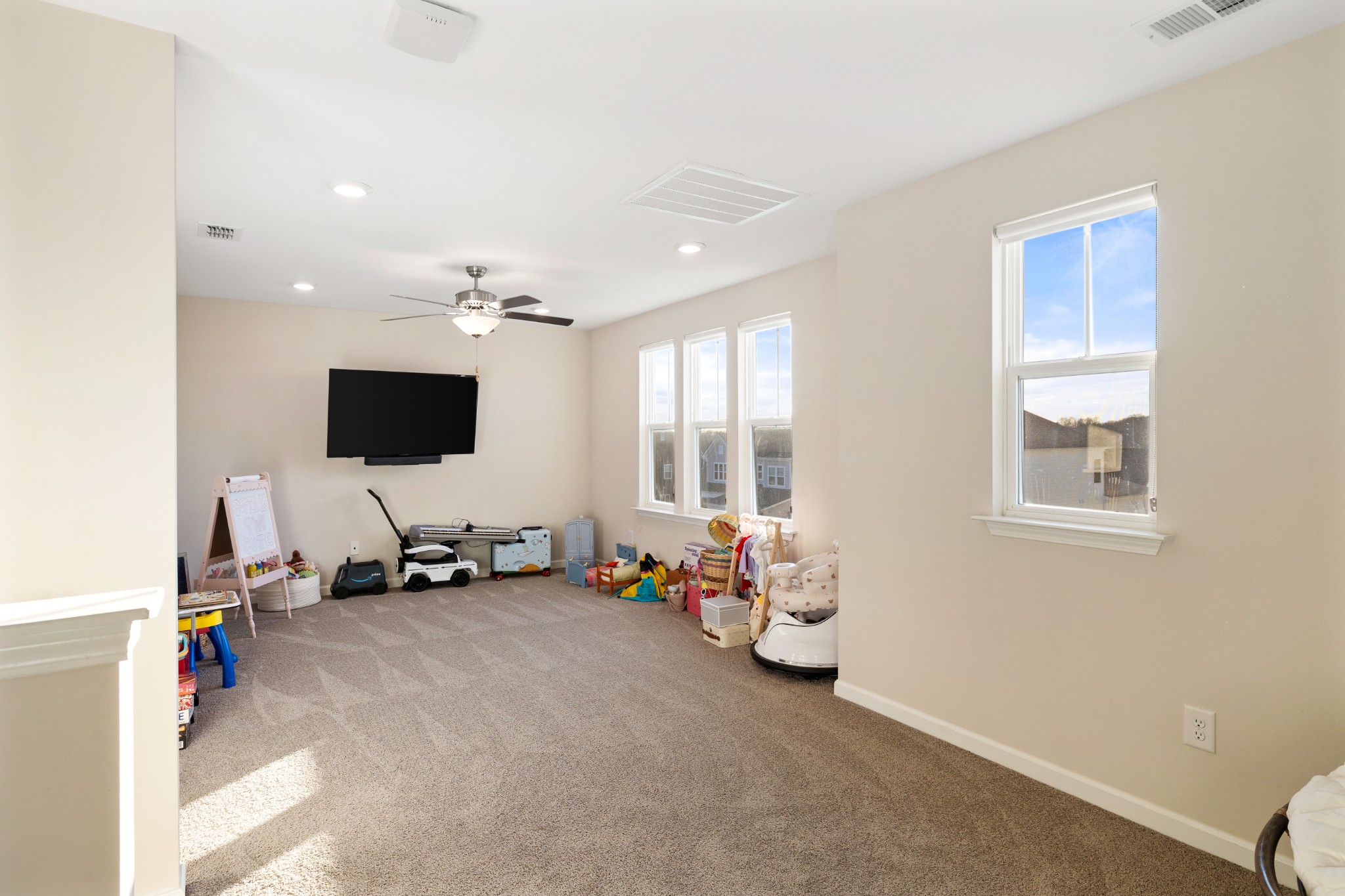 633 Castle Road Mount Juliet, TN 37122 - Photo 19 of 30 a view of a room with gym equipment