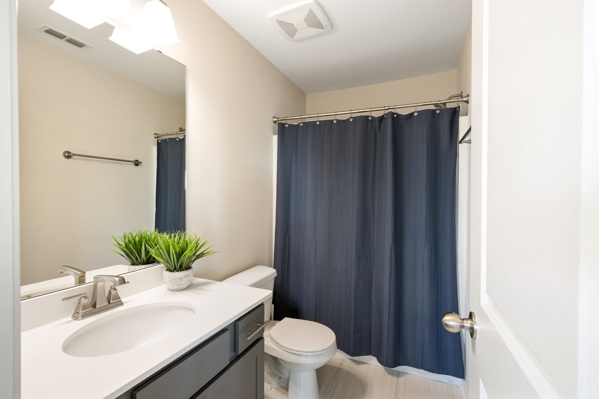 633 Castle Road Mount Juliet, TN 37122 - Photo 22 of 30 a bathroom with a sink toilet and mirror